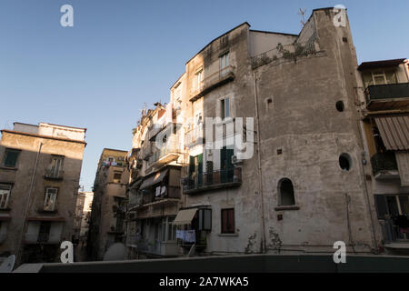 Une vue sur le quartier Forcella à Naples Banque D'Images