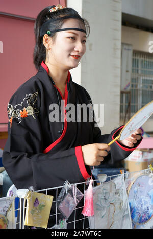 Des centaines de Chinois antique-chinese-amateurs de vêtements se rassemblent pour célébrer le Festival Qixi à Hefei city, est de la Chine, la province de l'Anhui, le 3 juillet 2019. Hun Banque D'Images