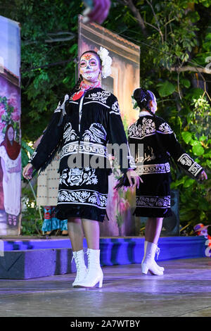 Danse style mariachi band, Festival de Las Animas, Merida, Mexique Banque D'Images