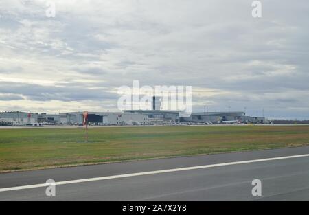 La VILLE DE QUÉBEC, CANADA -2 nov 2019- Vue de l'Aéroport International Jean Lesage (YQB) dans la ville de Québec, Canada. Banque D'Images