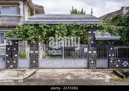 Maison de passerelle décorée de Sapanta village situé dans la région de Maramures Comté de Roumanie Banque D'Images