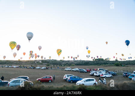 Maria de la Salud, Baleares / Espagne - Octobre 26, 2019 Description : les avis de vol, championnat d'événement. Ciel du matin. Banque D'Images