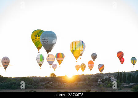 Maria de la Salud, Baleares / Espagne - Octobre 26, 2019 Description : les avis de vol, championnat d'événement. Ciel du matin. Banque D'Images