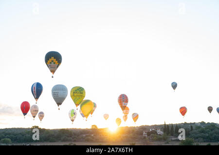 Maria de la Salud, Baleares / Espagne - Octobre 26, 2019 Description : les avis de vol, championnat d'événement. Ciel du matin. Banque D'Images