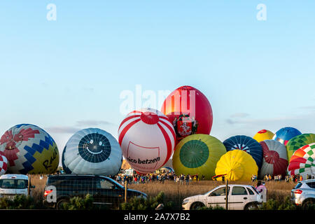 Vilafranca de Bonany, Baleares / Espagne - 26 octobre 2019 : les ballons à air chaud, enlever l'avis, l'événement du championnat d'Europe organisé par l'Organisation mondiale de la Banque D'Images