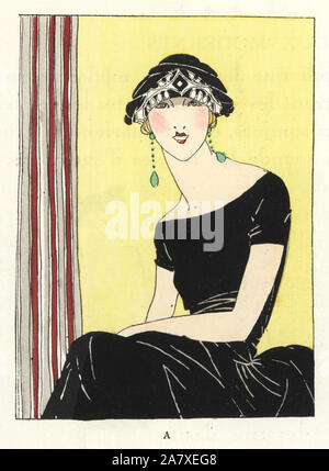 Femme en robe noire et turban en satin noir brodé. Coloriée pochoir (stencil) lithographie du magazine de mode de luxe français Art, la goutte, Beaute, 1923. Banque D'Images