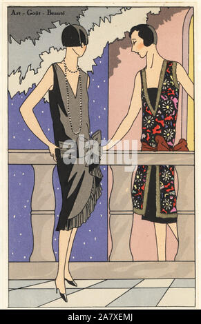 Les femmes sur une terrasse portant des robes en après-midi et taffetas noir crêpe imprimé boiteux. Coloriée pochoir (stencil) lithographie du magazine de mode de luxe français Art, la goutte, Beaute, 1926. Banque D'Images