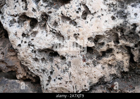 Arrière-plan de pierres de montagne. De grands rochers sur la montagne. La surface des pierres. Texture Rock Banque D'Images