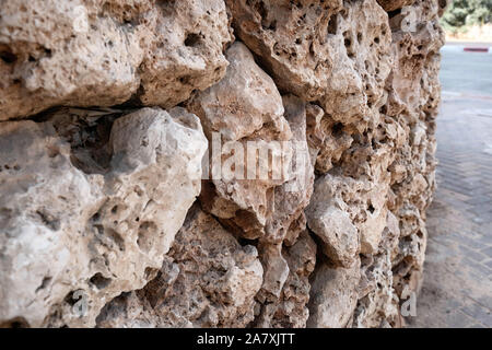 Arrière-plan de pierres de montagne. De grands rochers sur la montagne. La surface des pierres. Texture Rock Banque D'Images