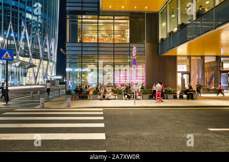 SHENZHEN, CHINE - circa 2019 avril : l'extérieur de la réserve de Starbucks à Shenzhen. La société Starbucks Coffee Company est un café et ch Banque D'Images