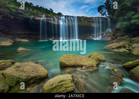 Krang Suri, cascades, collines Jaintia Meghalaya, en Inde Banque D'Images