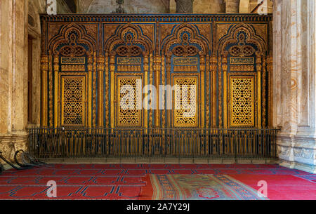 -Tombe culte - de Muhammad Ali Pasha avec motif géométrique et floral décorations d'or, à la grande mosquée de Mohammed Ali - Mosquée d'Albâtre - situé dans la Citadelle du Caire en Egypte Banque D'Images