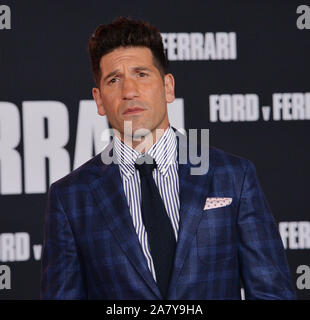 Los Angeles, USA. 4ème Nov 2019. Jon Bernthal acteur assiste à la première de the motion picture notice biographique "sport Ferrari Ford v' au théâtre chinois de Grauman dans la section Hollywood de Los Angeles le lundi, Novembre 4, 2019. Scénario : American designer automobile Carroll Shelby et le pilote Ken Miles bataille corporate interférences, les lois de la physique et de leurs propres démons personnels pour construire une voiture de course révolutionnaire pour Ford et le défi Ferrari aux 24 Heures du Mans en 1966. Photo par Jim Ruymen/UPI UPI : Crédit/Alamy Live News Banque D'Images