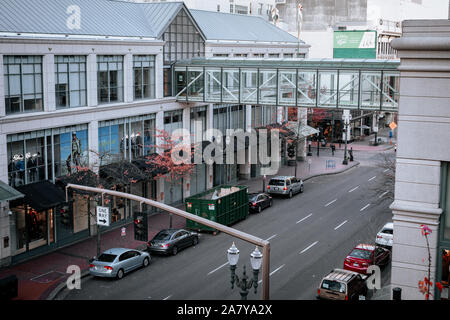 Portland, OR - Nov 3, 2019 : Vue de dessus le centre-ville de Portland près de Pioneer place shopping mall en Oregon Banque D'Images