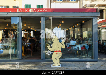 Entrée de Trattoria Zazà, un célèbre restaurant servant une cuisine toscane typique, avec des gens de déjeuner dans le centre-ville de Florence, Toscane, Italie Banque D'Images