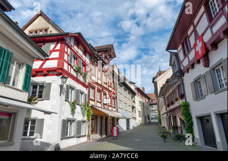 Bâtiments historiques préservés au Burgtheater, une place de la ville dans la vieille petite ville de Stein am Rhein, Suisse Banque D'Images