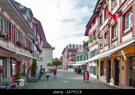 Bâtiments historiques préservés au Burgtheater, une place de la ville dans la vieille petite ville de Stein am Rhein, Suisse Banque D'Images