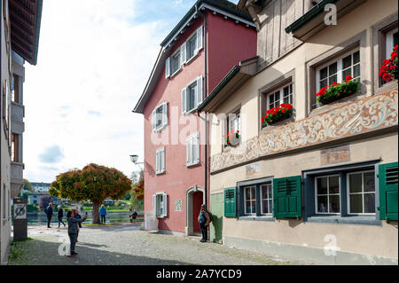 Bâtiments historiques préservés au Burgtheater, une place de la ville dans la vieille petite ville de Stein am Rhein, Suisse Banque D'Images