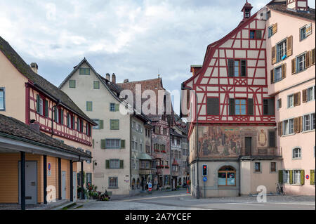 Bâtiments historiques préservés au Burgtheater, une place de la ville dans la vieille petite ville de Stein am Rhein, Suisse Banque D'Images