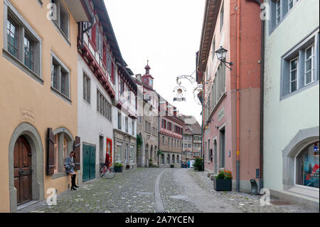 Bâtiments historiques préservés au Burgtheater, une place de la ville dans la vieille petite ville de Stein am Rhein, Suisse Banque D'Images