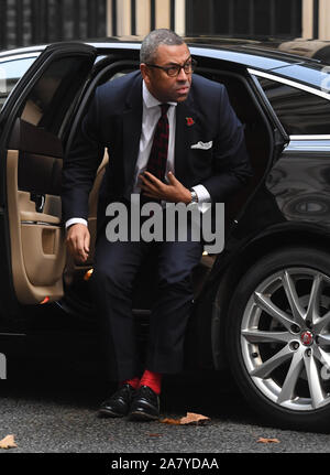 Le président du parti conservateur James abilement arrive pour une réunion du Cabinet à Downing Street, Londres. Banque D'Images