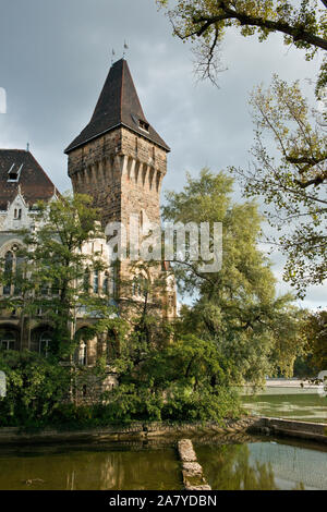 Château Vajdahunyad dans City Park. Budapest Banque D'Images