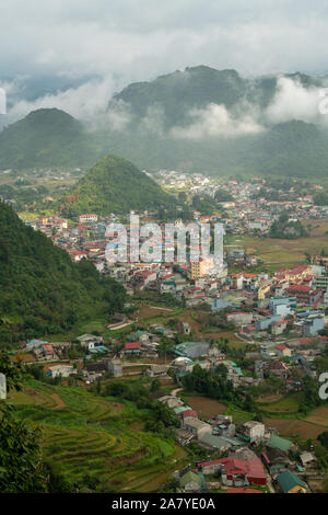 Vue de dessus d'alentours de Quan Ba montagnes jumelles ou des montagnes de fées Banque D'Images