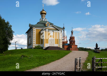 Église de Saint-Nicolas l'Wonderworker dans le monastère de Holguin. Volgoverkhovye Village, région de Tver, en Russie. Source de la Volga Banque D'Images