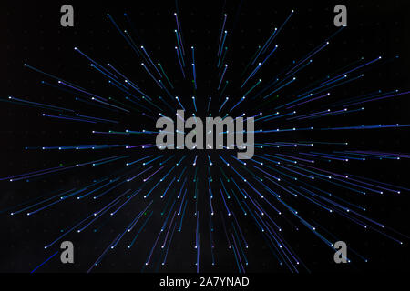 Floue lumières colorées glitter. Abstract allumé en texture. Noël, Nouvel An ou un anniversaire. La photographie de la vie nocturne Banque D'Images