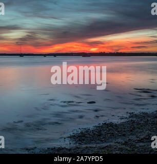 Hamworthy Poole Dorset Angleterre magnifique coucher de soleil sur le port de Poole vu de Star Pier, Hamworthy Banque D'Images