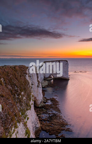 Studland Dorset Angleterre Lever du soleil à la falaise spectaculaire paysage de rochers Old Harry, partie de la côte jurassique du Dorset Banque D'Images