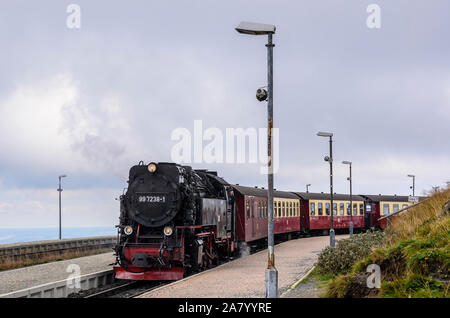 Dans Dampfeisenbahn Elend auf dem Weg zum Brocken Harz, Sachsen-Anhalt, Allemagne Banque D'Images