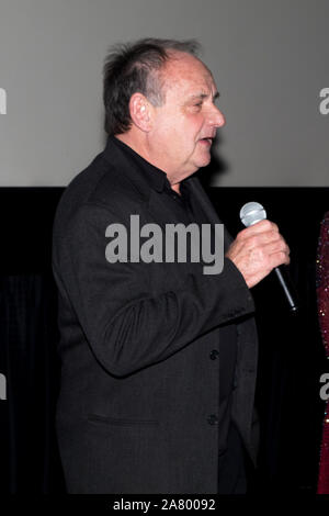 VAN Nuys, Californie - 1 novembre, 2019 : le chiffre d'affaires Salles de cinéma Premiere au Regency Theatre. Célébrités, cast and crew, famille et amis ont été Banque D'Images