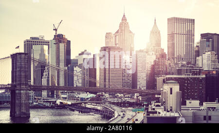 Les tons de couleur photo de New York City skyline at sunset, USA. Banque D'Images