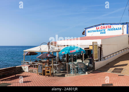 Restaurant, Bar avec terrasse, café sur le front de tôt le matin à La Caleta, Costa Adeje, Tenerife, Canaries, Espagne Banque D'Images