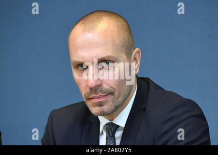 Kiel, Allemagne. 05Th Nov, 2019. Torsten Holleck, Chef du Département de la police du Ministère de l'intérieur de Schleswig-Holstein. Il a présenté le projet de réforme de la police. Crédit : Carsten Rehder/dpa/Alamy Live News Banque D'Images