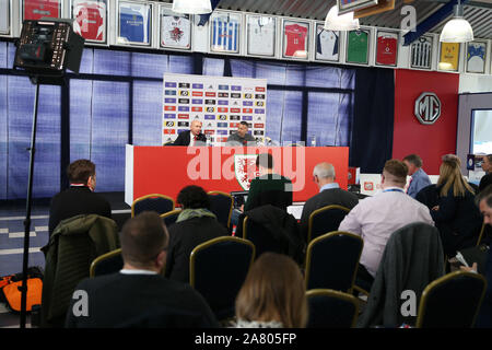 Bridgend (Royaume-Uni). 05Th Nov, 2019. Ryan Giggs, le manager de galles parle à la presse au cours de l'équipe de football du Pays de Galles annonce conférence de presse à l'Nathaniel à Bridgend, Galles du Sud le mardi 5 novembre 2019. L'équipe se préparent pour leurs prochains matchs de qualification de l'UEFA Euro 2020 contre l'Azerbaïdjan et la Hongrie. Photos par Andrew Verger/Alamy Live News Banque D'Images