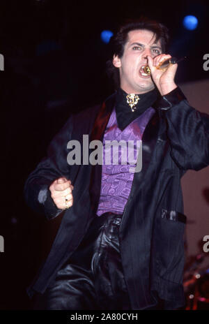 Spandau Ballet sur scène à Londres 1985 : Tony Hadley Banque D'Images