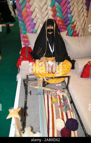 Londres, Royaume-Uni. 05Th Nov, 2019. Tisserands du Maroc montrant leur riche patrimoine culturel et costumes traditionnels au World Travel Market à Londres Excel qui regroupe 51 000 professionnels de l'industrie touristique mondiale sous un même toit pour trouver de nouveaux contacts, de discuter d'affaires pour l'année prochaine, et de partager des connaissances pour déplacer l'industrie, Crédit : Paul/Quezada-Neiman Alamy Live News Banque D'Images
