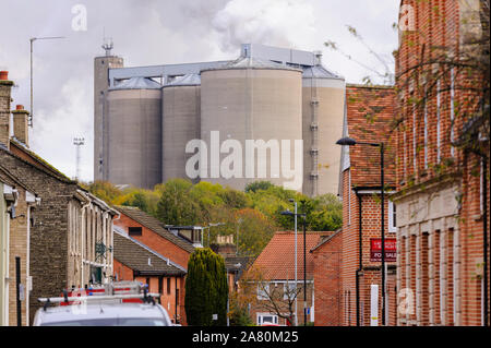 Le point de vue de l'entreposage de Long Brackland tours prises, des tours de stockage de l'usine de transformation de betterave à sucre appartenant à British Sugar à Bury St Banque D'Images