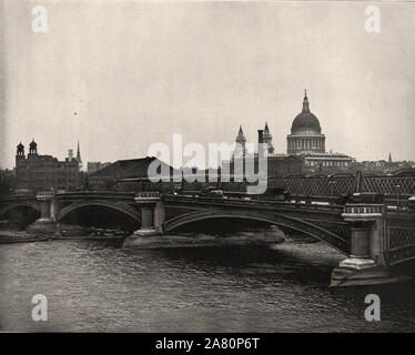 À partir de 'l'album descriptif de Londres' par George H Birch 1896 - du texte extrait : ' BLACKFRIARS BRIDGE - pont de Blackfriars, une belle structure en fer, a été construit en 1864-1869, d'après les plans de M. F. Cubitt, au coût d'environ c'est plus de 1 250 pieds de long, et environ 80 pieds de large, et traverse la rivière à cinq arches, l'arche centrale s'étendant sur 185 pieds. Un ancien monastère de l'ordre de l'Black Friars se trouvait autrefois sur les bords de la Tamise dans ce voisinage, et c'est à cela que le pont actuel doit son nom. Une partie de l'emplacement de ce monastère fut ensuite occupé par un théâtre Banque D'Images