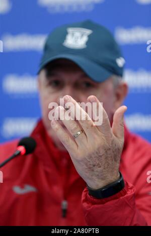 Madrid, Espagne. 05Th Nov, 2019. Madrid Espagne ; 11/05/2019.- L'entraîneur mexicain Javier Aguirre a présenté comme nouveau directeur technique de l'Leganes madrid football club qui est à la dernière position de la Ligue espagnole. 'El Vasco Aguirre' (comme il est connu) a dirigé l'équipe nationale du Mexique et plusieurs équipes espagnoles et c'est son retour après cinq ans à l'extérieur de l'Espagne. Le Mexique est le pays dans le monde entier que la plupart suit la Ligue espagnole et ses joueurs.Credit : Juan Carlos Rojas/Photo Alliance | utilisée dans le monde entier/dpa/Alamy Live News Banque D'Images