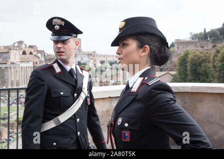 Roma, Italie. 05Th Nov, 2019. Les agents de police italienne cérémonie sur la Piazza del Campidoglio à Rome des patrouilles conjointes entre la police italienne et des officiers de police chinois (photo de Matteo Nardone/Pacific Press) Credit : Pacific Press Agency/Alamy Live News Banque D'Images