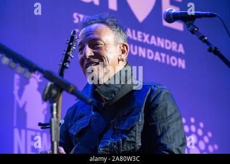 Novembre 4th, 2019 - New York, NY - Stand Up For Heroes au Madison Square Garden. Photographié par Robin Sato pour le Festival de l'Humour New York 2019 h Banque D'Images