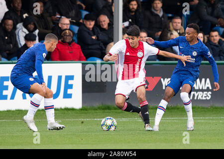 Cobham, Pays-Bas. 05Th Nov, 2019. 05-11-2019 Cobham COBHAM, Centre de formation, saison 2019/2020 Football Ligue des jeunes. Ajax U19 dvd Joshua Pynadath lors du match Chelsea FC U19 - U19 Ajax : Crédit Photos Pro/Alamy Live News Banque D'Images