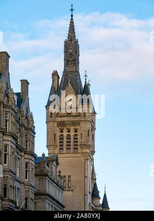 Style classique en granit par James Burn, Aberdeen Sheriff Court et tour de ville, Castle Street, Aberdeen, Écosse, Royaume-Uni Banque D'Images