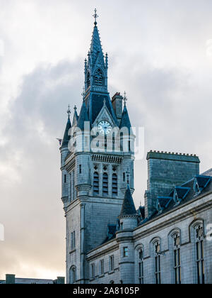 Style classique en granit par James Burn, Aberdeen Sheriff Court et tour de ville, Castle Street, Aberdeen, Écosse, Royaume-Uni Banque D'Images