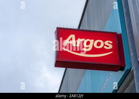 Le signe sur l'extérieur d'un magasin Argos Banque D'Images
