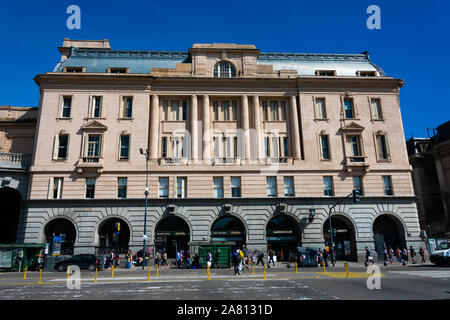 Buenos Aires, Argentine. Le 26 octobre 2019. La gare de Retiro Mitre (Estacion de Tren Retiro Mitre). Une gare terminus situé dans le district de Banque D'Images