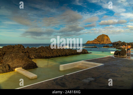 Madère, Portugal. 27 novembre 2019. Piscines naturelles de Porto Moniz dans l'île de Madère, au Portugal. Banque D'Images